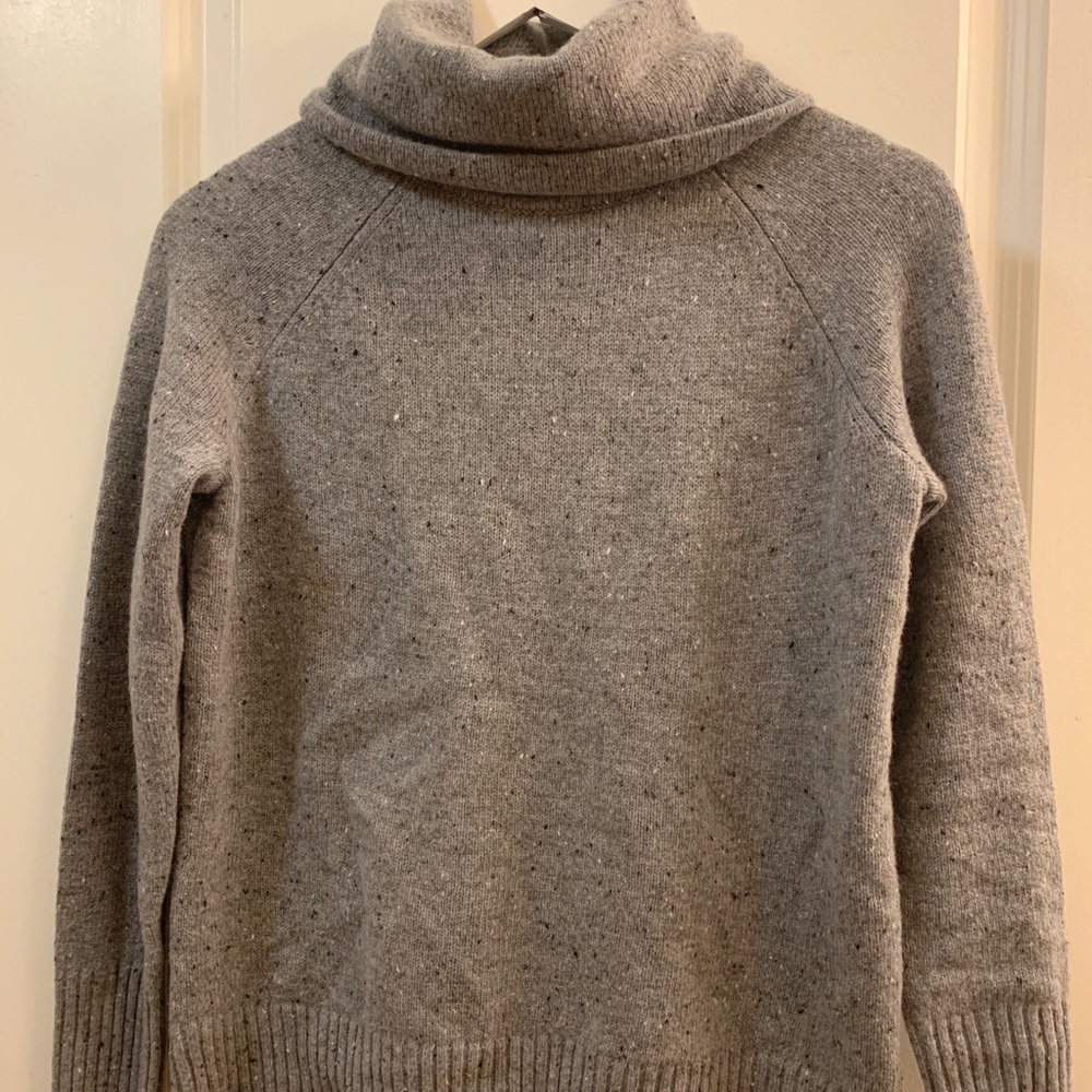 Light blue/grayish turtle neck